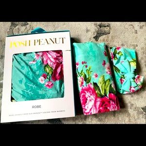 Baby swaddle and headband with matching mothers posh peanut robe- size medium.